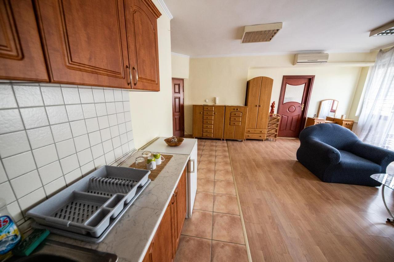 Ferienwohnung Elit Apartman Debrecen Exterior foto